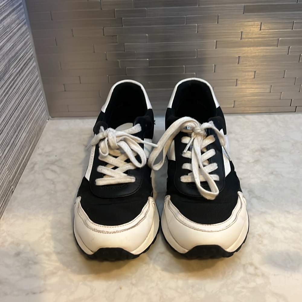 Micheal Kors platform black and white sneakers lace up - Picture 4 of 6